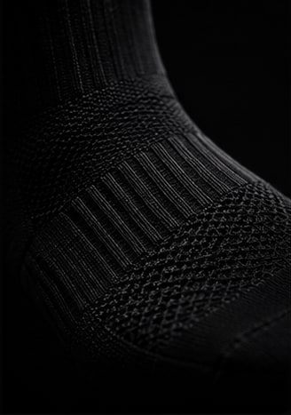 Talón reforzado y soporte de arco tejidos en una PACE Performance Sock.
